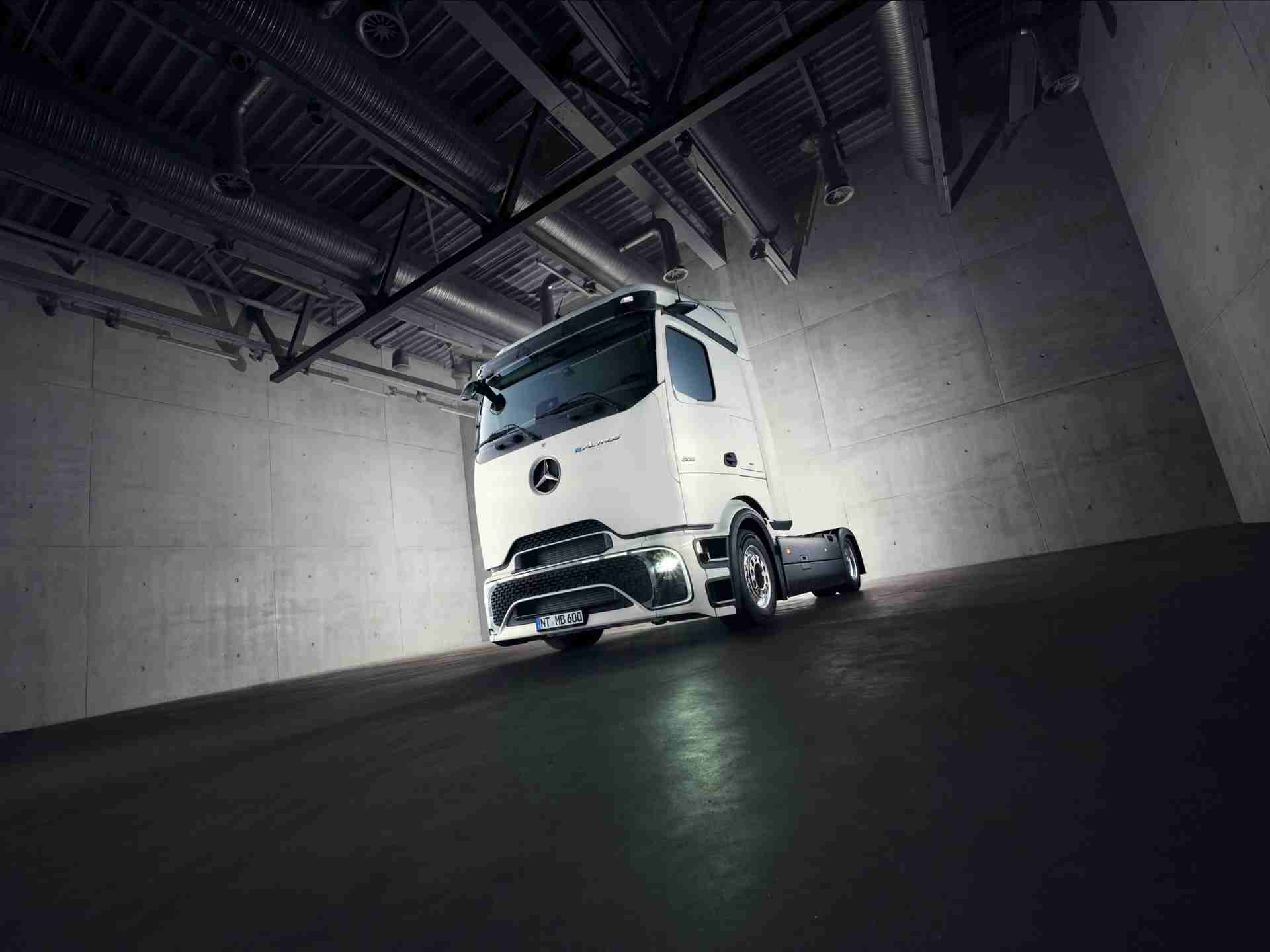 eActros lowliner_3_low.jpg.