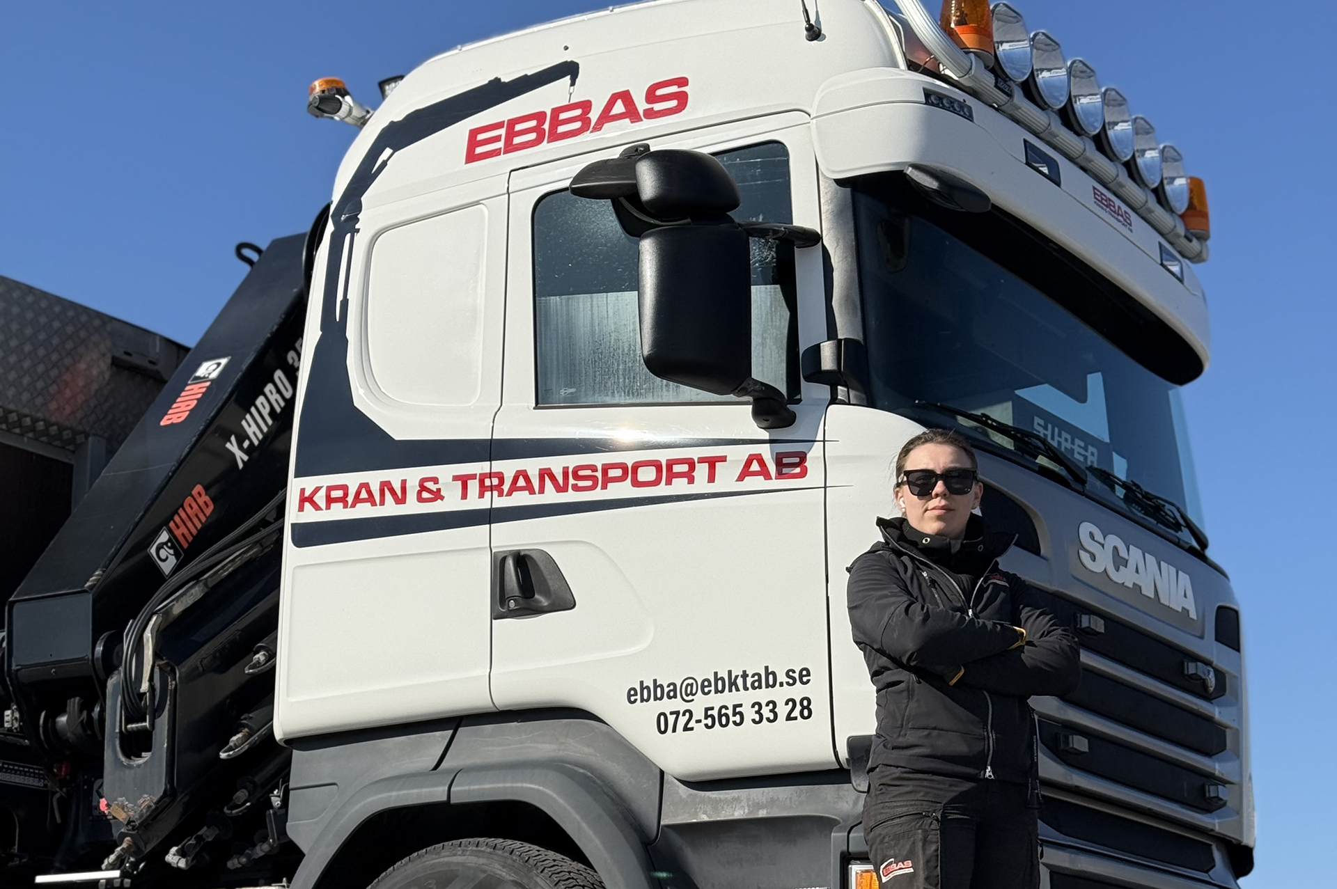 Kvinna som representerar ambassadörskap på Sveriges Åkeriföretag.