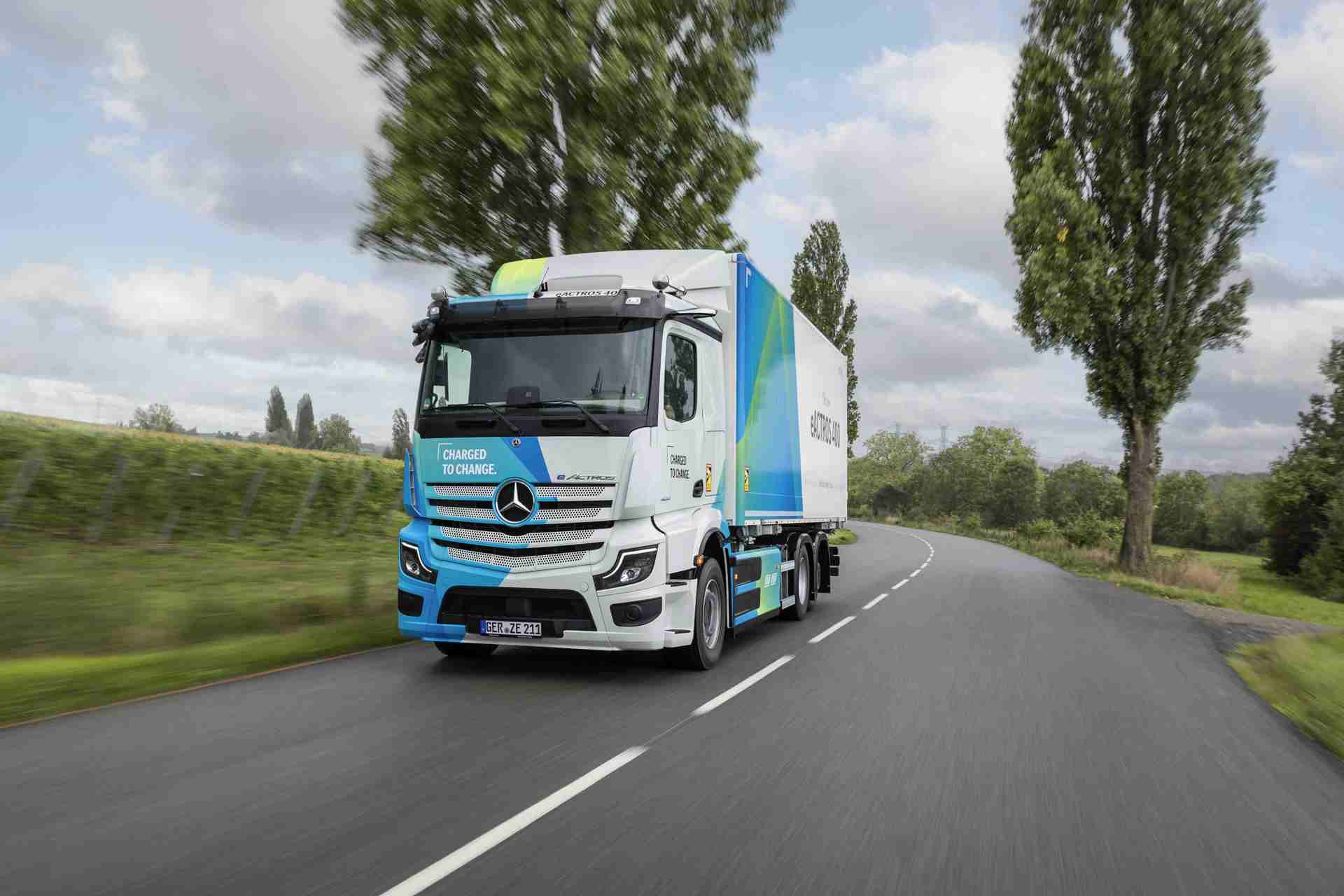 25DT229_016_low.jpg.