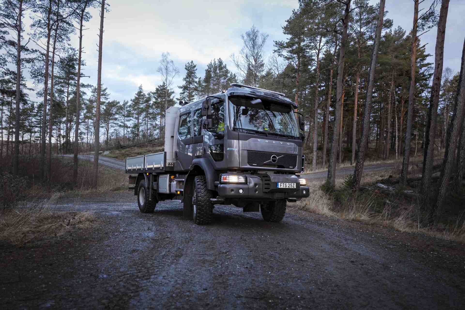 Volvo FL4X4_2_low.jpg.