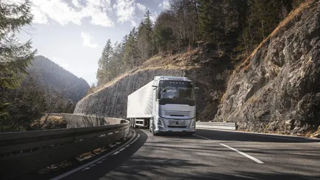 Volvo i backe_webb.jpg.