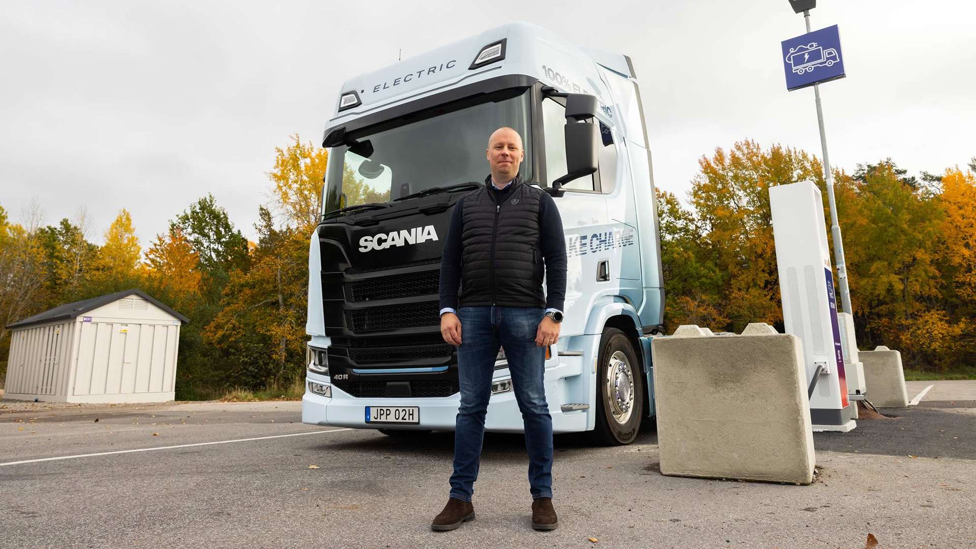 E-Charge Philip Gustavsson Scania_org_low.jpg.
