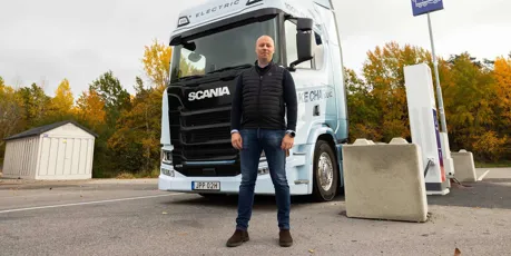 E-Charge Philip Gustavsson Scania_org_low.jpg.